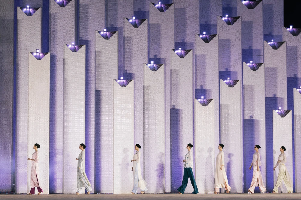  Dàn người mẫu, hoa hậu hội tụ tại Vietnam Beauty Fashion Fest XIII 