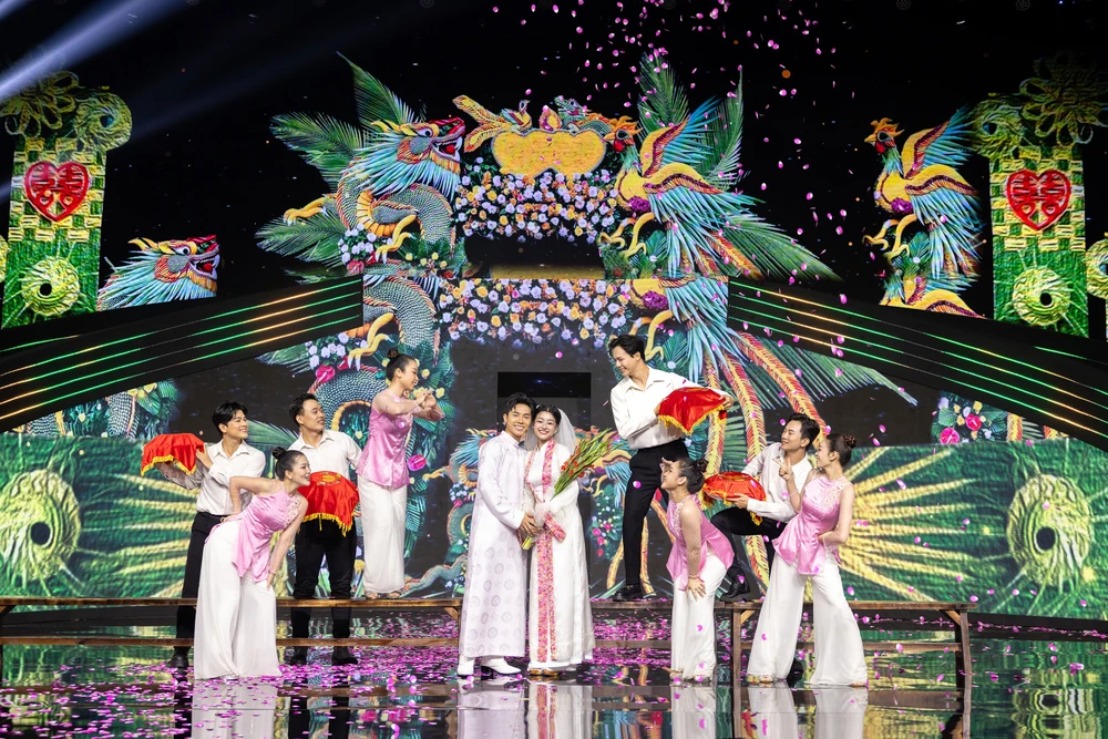 Cẩm Ly, Thanh Ngọc, Hồ Trung Dũng cùng dàn Hoa - Á hậu hát "Chào năm mới 2026" 