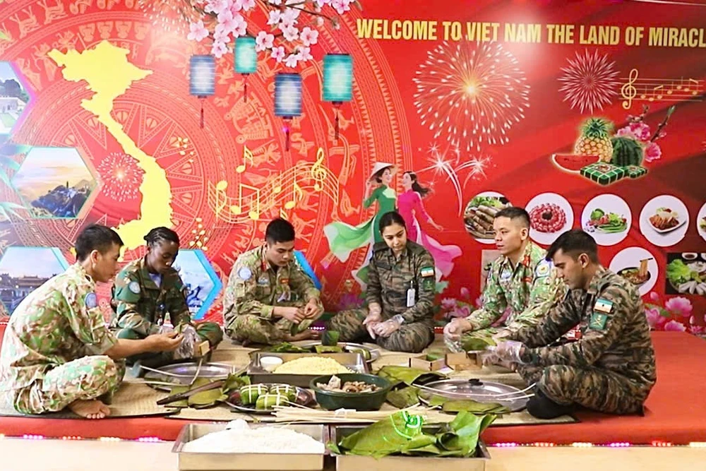 Tết Việt giữa "chảo lửa" Abyei: Gói bánh chưng bằng lá chuối rừng, sứ giả ẩm thực kết nối bạn bè quốc tế