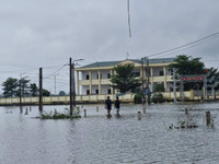 Những hình ảnh ngoại thành Hà Nội ngập trắng trong nước lũ