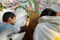 Xem học sinh ở Hà Nội vẽ bích họa 