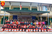 Đông ấm, trao yêu thương cùng Công an Hà Nội 