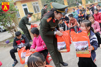 Đông ấm, trao yêu thương cùng Công an Hà Nội 