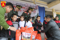 Đông ấm, trao yêu thương cùng Công an Hà Nội 