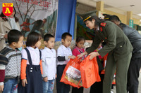 Đông ấm, trao yêu thương cùng Công an Hà Nội 