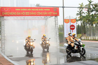 Phun hoá chất khử khuẩn xe phục vụ Đại hội đại biểu toàn quốc lần thứ XIII của Đảng