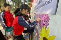 Xem học sinh ở Hà Nội vẽ bích họa 