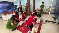 Xem học sinh, sinh viên Hà Nội trải nghiệm kỹ năng an toàn PCCC và CNCH