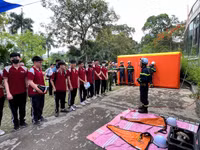 Xem học sinh, sinh viên Hà Nội trải nghiệm kỹ năng an toàn PCCC và CNCH