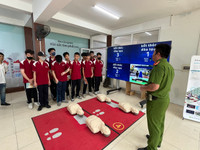 Xem học sinh, sinh viên Hà Nội trải nghiệm kỹ năng an toàn PCCC và CNCH