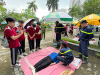 Xem học sinh, sinh viên Hà Nội trải nghiệm kỹ năng an toàn PCCC và CNCH