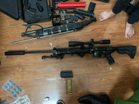 [Ảnh] Cận cảnh quá trình khám nhà đối tượng, thu gần 10 khẩu súng, ma túy các loại