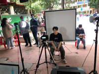 Hình ảnh lực lượng Công an cấp căn cước gắn chip cho học sinh tại điểm tiêm vaccine