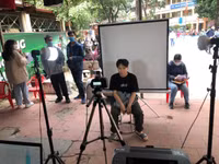 Hình ảnh lực lượng Công an cấp căn cước gắn chip cho học sinh tại điểm tiêm vaccine