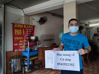 [Ảnh] Công an Hà Nội vận động chủ các cửa hàng ăn, uống chỉ bán mang về, đóng cửa cắt tóc gội đầu