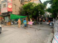 [Ảnh] Giây phút tháo barie phong tỏa tại Văn Chương - Văn Miếu sau 21 ngày phong tỏa