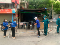 [Ảnh] Giây phút tháo barie phong tỏa tại Văn Chương - Văn Miếu sau 21 ngày phong tỏa