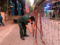 [Ảnh] Giây phút tháo barie phong tỏa tại Văn Chương - Văn Miếu sau 21 ngày phong tỏa