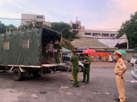 [Ảnh] Giây phút tháo barie phong tỏa tại Văn Chương - Văn Miếu sau 21 ngày phong tỏa