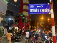 [Ảnh] Giây phút tháo barie phong tỏa tại Văn Chương - Văn Miếu sau 21 ngày phong tỏa