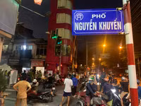 [Ảnh] Giây phút tháo barie phong tỏa tại Văn Chương - Văn Miếu sau 21 ngày phong tỏa