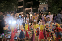 Người Hà Nội đón trung thu sớm 