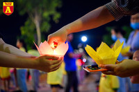 Phật tử đeo khẩu trang phòng dịch dự lễ Vu lan báo hiếu