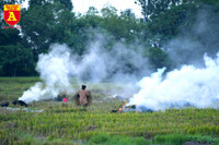 Khói rơm rạ bủa vây người tham gia giao thông tại Hà Nội