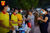 Phật tử đeo khẩu trang phòng dịch dự lễ Vu lan báo hiếu