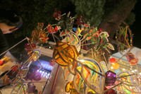 Người Hà Nội đón trung thu sớm 