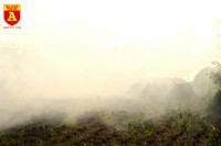 Khói rơm rạ bủa vây người tham gia giao thông tại Hà Nội