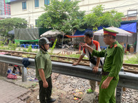 Công an quận Hoàng Mai ra quân giải quyết các 'điểm nóng' trên địa bàn