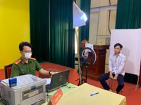 [Ảnh] Tiếp nhận xử lý gần 8.000 hồ sơ cấp căn cước công dân gắn chíp trong đợt nghỉ lễ