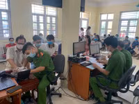 [Ảnh] Tiếp nhận xử lý gần 8.000 hồ sơ cấp căn cước công dân gắn chíp trong đợt nghỉ lễ