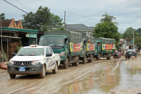 Hơn 300 cảnh sát hỗ trợ người dân khắc phục hậu quả mưa lũ tại Nghệ An