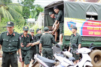 Hơn 300 cảnh sát hỗ trợ người dân khắc phục hậu quả mưa lũ tại Nghệ An