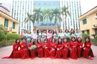 Phụ nữ Công an Thủ đô thướt tha áo dài mừng Ngày Quốc tế Phụ nữ 