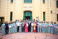 Phụ nữ Công an Thủ đô thướt tha áo dài mừng Ngày Quốc tế Phụ nữ 