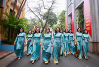 Phụ nữ Công an Thủ đô thướt tha áo dài mừng Ngày Quốc tế Phụ nữ 