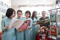 Phụ nữ Công an Thủ đô thướt tha áo dài mừng Ngày Quốc tế Phụ nữ 