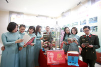 Phụ nữ Công an Thủ đô thướt tha áo dài mừng Ngày Quốc tế Phụ nữ 