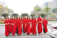 Phụ nữ Công an Thủ đô thướt tha áo dài mừng Ngày Quốc tế Phụ nữ 