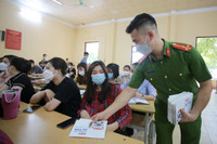 Xem cán bộ, đoàn viên công đoàn Công an Hà Nội xử lý tình huống cháy nổ 