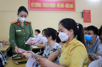 Xem cán bộ, đoàn viên công đoàn Công an Hà Nội xử lý tình huống cháy nổ 