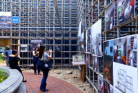 Khối gương kính 3D ở vườn hoa Diên Hồng thu hút giới trẻ check in ngày cuối tuần