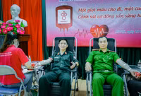 Hàng trăm chiến sĩ Cảnh sát cơ động tham gia hiến máu tình nguyện
