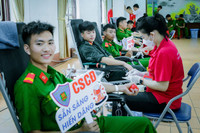 Hàng trăm chiến sĩ Cảnh sát cơ động tham gia hiến máu tình nguyện