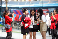 Khối gương kính 3D ở vườn hoa Diên Hồng thu hút giới trẻ check in ngày cuối tuần