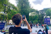 Khối gương kính 3D ở vườn hoa Diên Hồng thu hút giới trẻ check in ngày cuối tuần