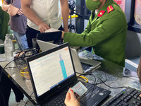 Cận cảnh chiếc xe buýt đặc biệt chạy lưu động cấp căn cước gắn chip cho nhân dân